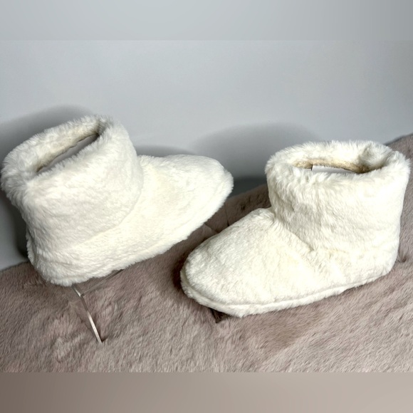 JustFab Lecia Fuzzie Boots Fuchsia, White-NWT - Picture 10 of 10